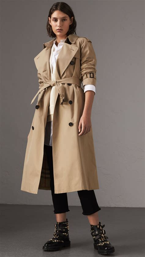 casaco burberry feminino|Burberry trench coat women.